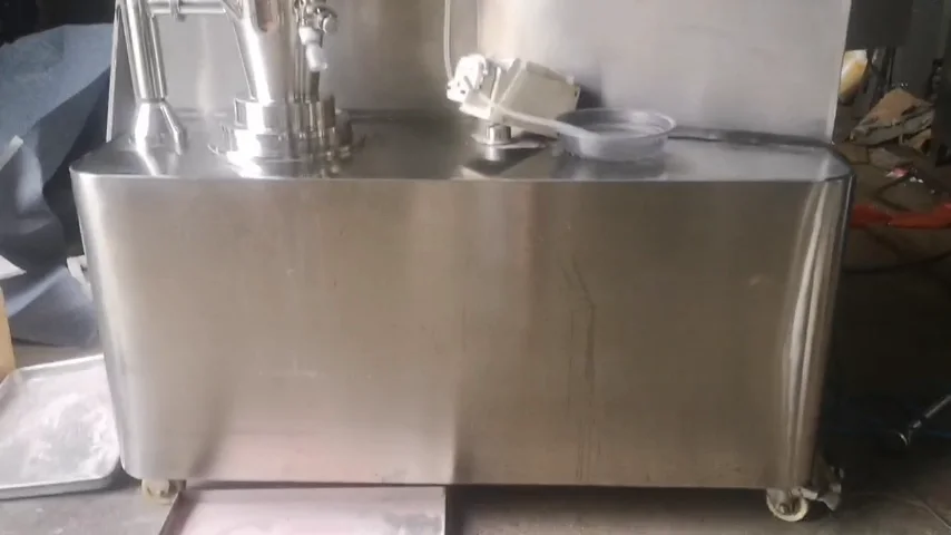 Batch fluid-bed granulation and drying equipment used for botanical extract powder trials